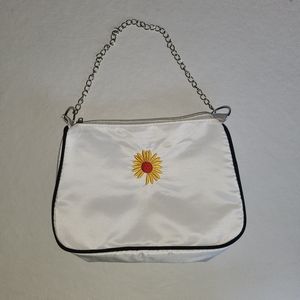 DELIA'S WHITE DAISY HANDBAG